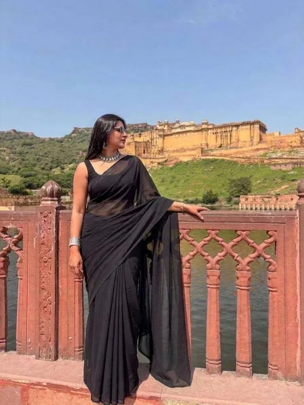 Plain_Dyed_Daily_Wear_Georgette_Saree_With_Unstitched_Blouse_Piece