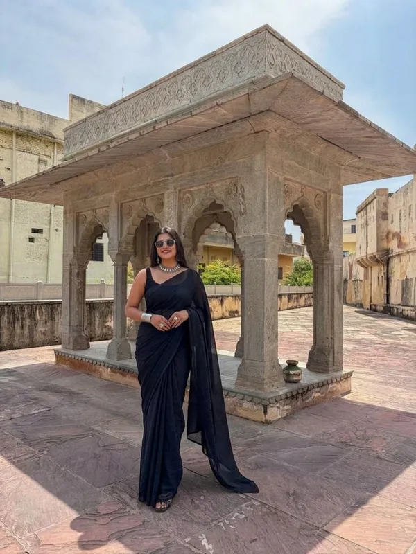 Plain_Dyed_Daily_Wear_Georgette_Saree_With_Unstitched_Blouse_Piece