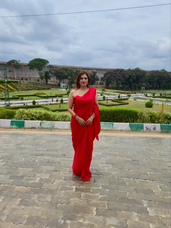 Plain_Georgette_Saree_With_Unstitched_Blouse_Piece