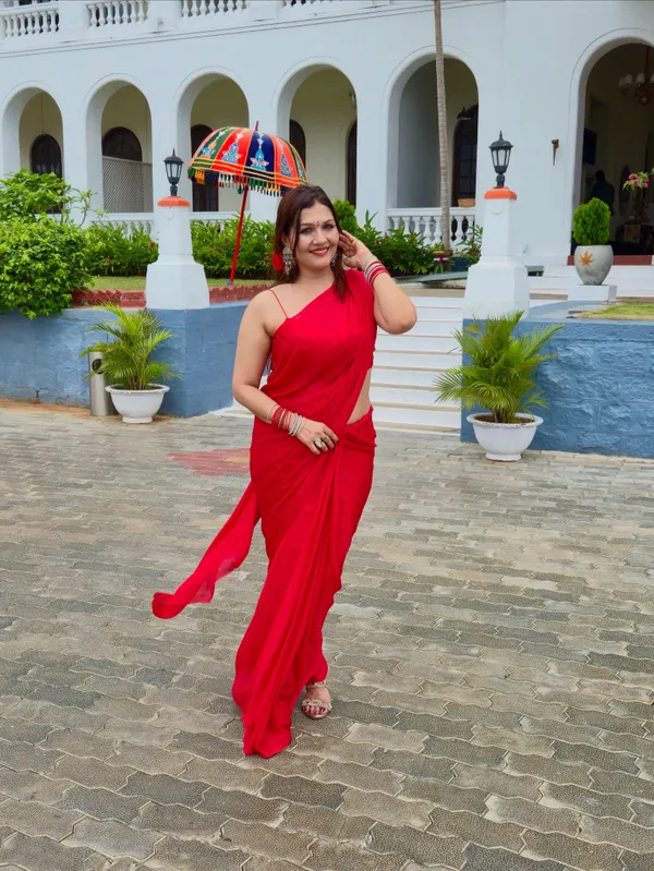 Plain_Georgette_Saree_With_Unstitched_Blouse_Piece