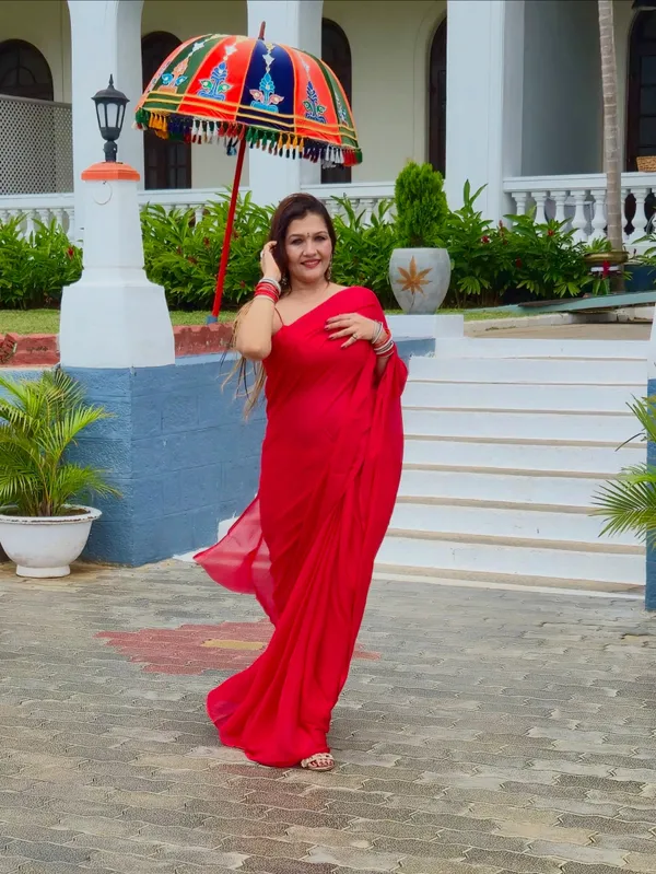 Plain_Georgette_Saree_With_Unstitched_Blouse_Piece