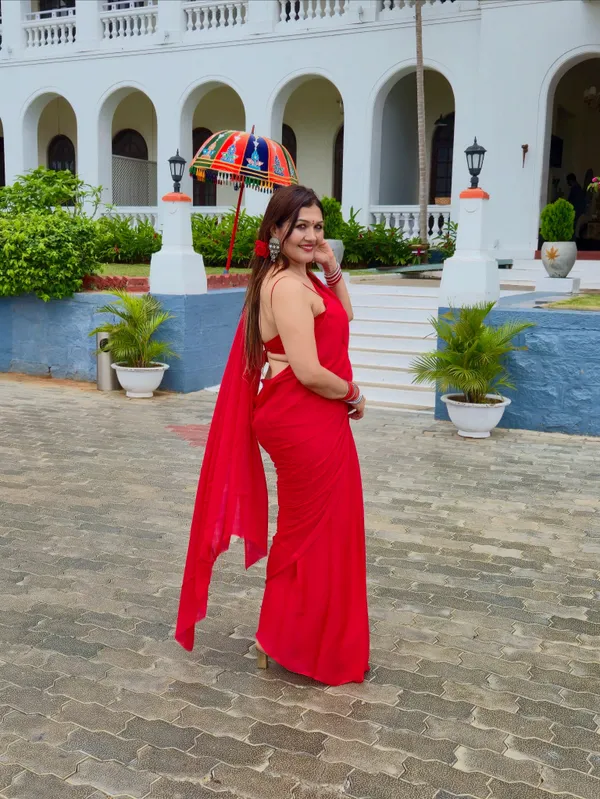 Plain_Georgette_Saree_With_Unstitched_Blouse_Piece