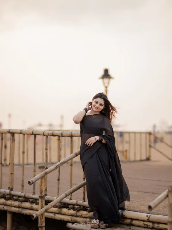 Plain_Georgette_Saree_With_Unstitched_Blouse_Piece