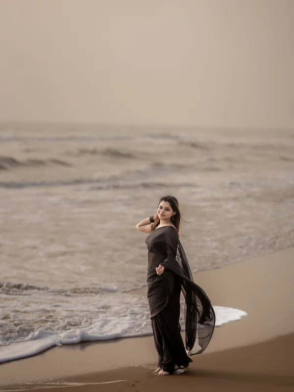 Plain_Georgette_Saree_With_Unstitched_Blouse_Piece