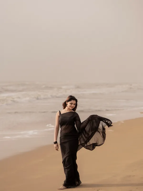 Plain_Georgette_Saree_With_Unstitched_Blouse_Piece