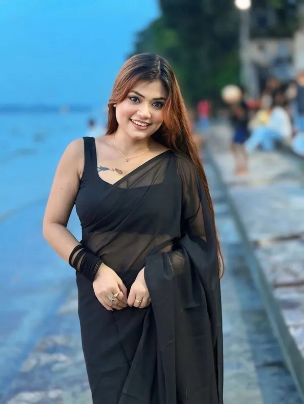 Plain_Dyed_Daily_Wear_Georgette_Saree_With_Unstitched_Blouse_Piece