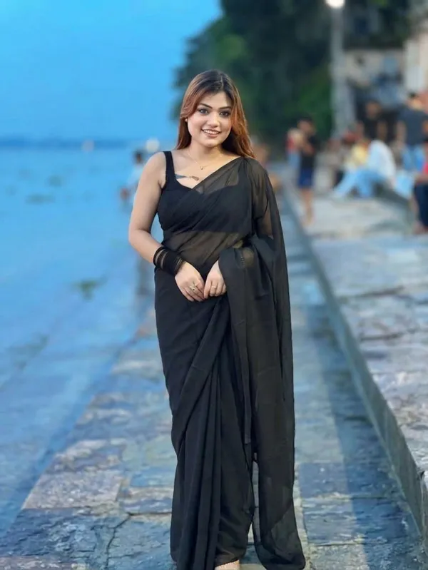 Plain_Dyed_Daily_Wear_Georgette_Saree_With_Unstitched_Blouse_Piece