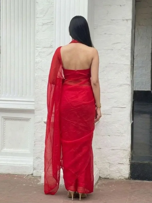Plain_Georgette_Saree_With_Unstitched_Blouse_Piece