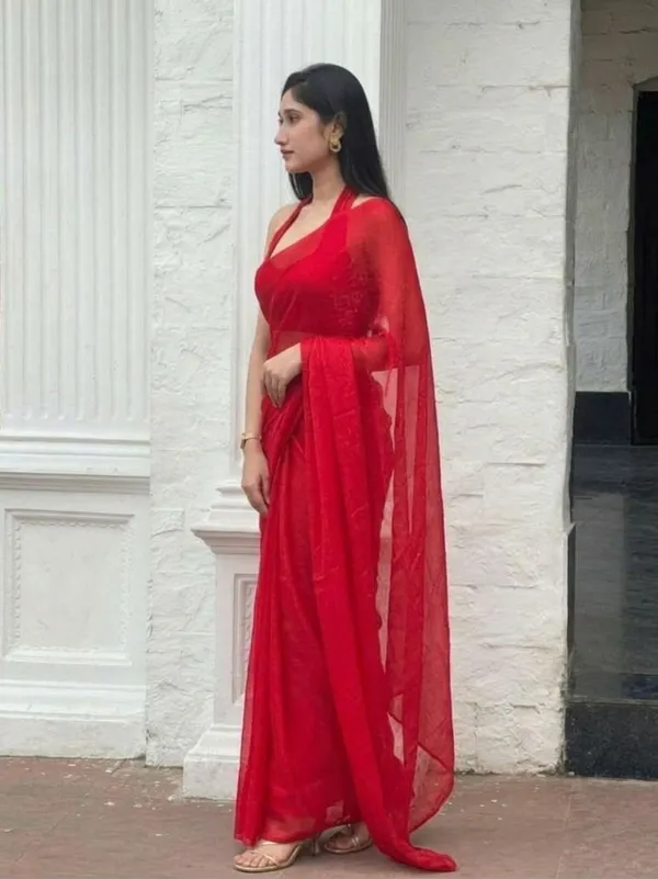Plain_Georgette_Saree_With_Unstitched_Blouse_Piece