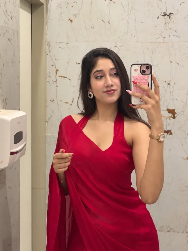 Plain_Georgette_Saree_With_Unstitched_Blouse_Piece