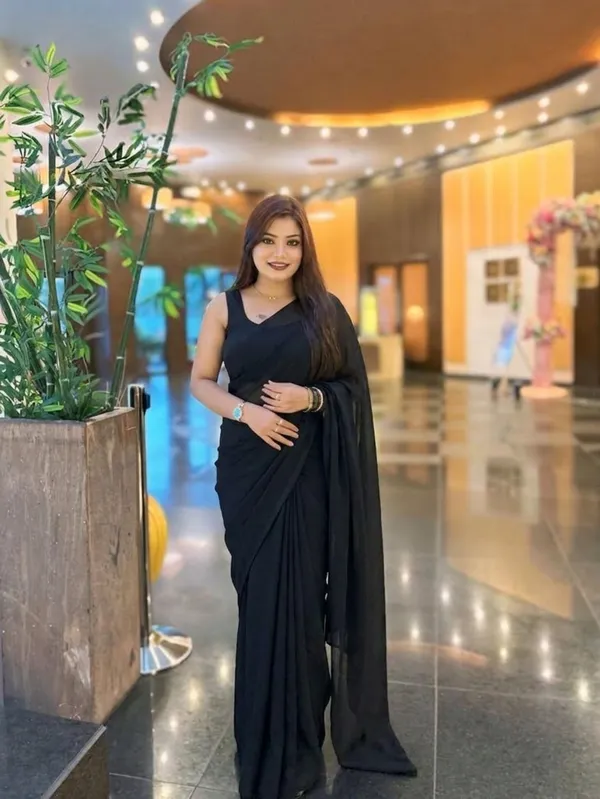 Plain_Dyed_Daily_Wear_Georgette_Saree_With_Unstitched_Blouse_Piece