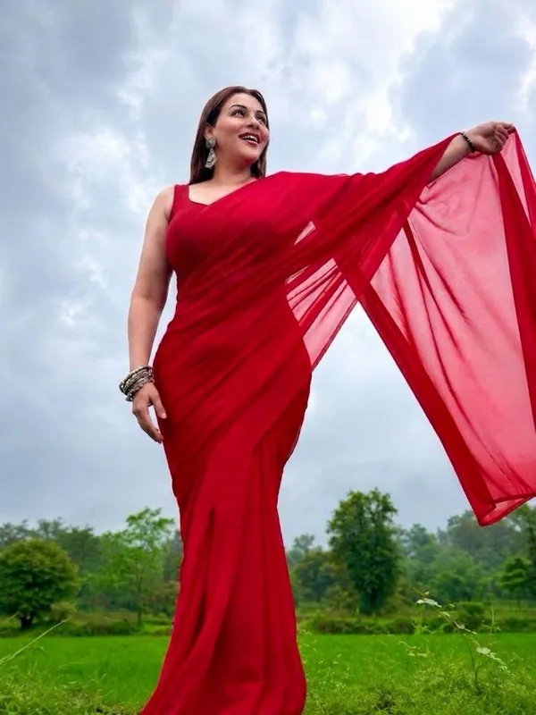 Plain_Dyed_Daily_Wear_Georgette_Saree_With_Unstitched_Blouse_Piece