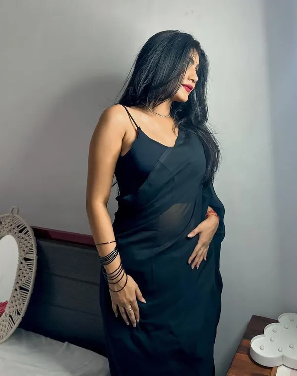 Elegant_Solid_Chiffon_Plain_Dyed_Saree_With_Unstitched_Blouse_Piece