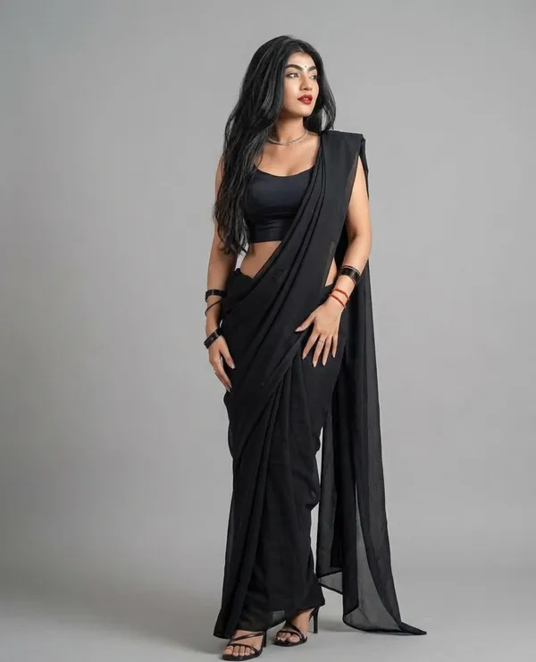 Elegant_Solid_Chiffon_Plain_Dyed_Saree_With_Unstitched_Blouse_Piece