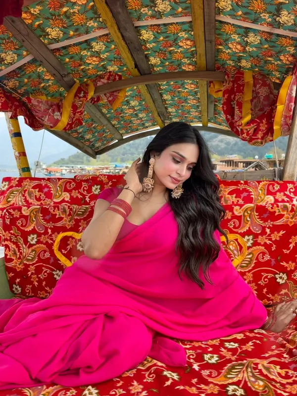 Plain_Dyed_Daily_Wear_Georgette_Saree_With_Unstitched_Blouse_Piece