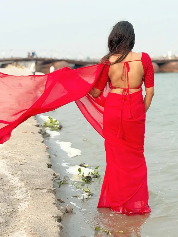 Plain_Dyed_Daily_Wear_Georgette_Saree_With_Unstitched_Blouse_Piece