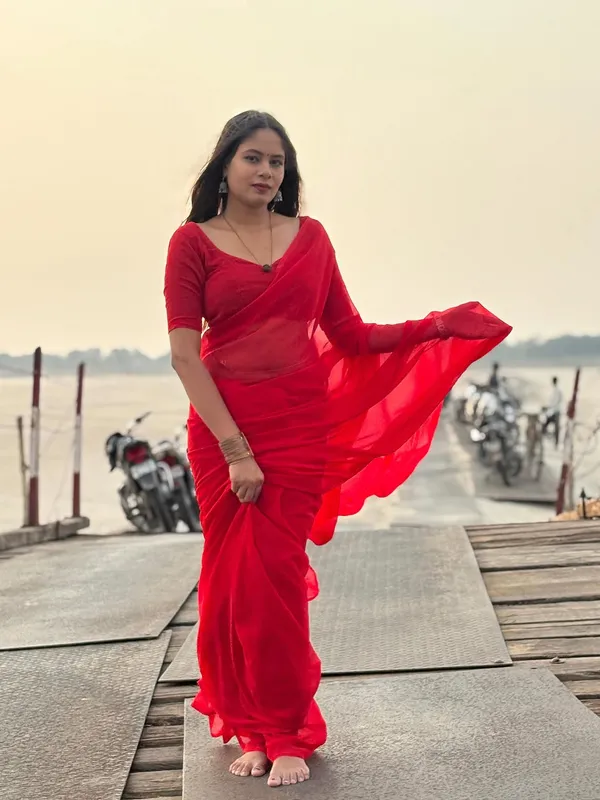 Plain_Dyed_Daily_Wear_Georgette_Saree_With_Unstitched_Blouse_Piece