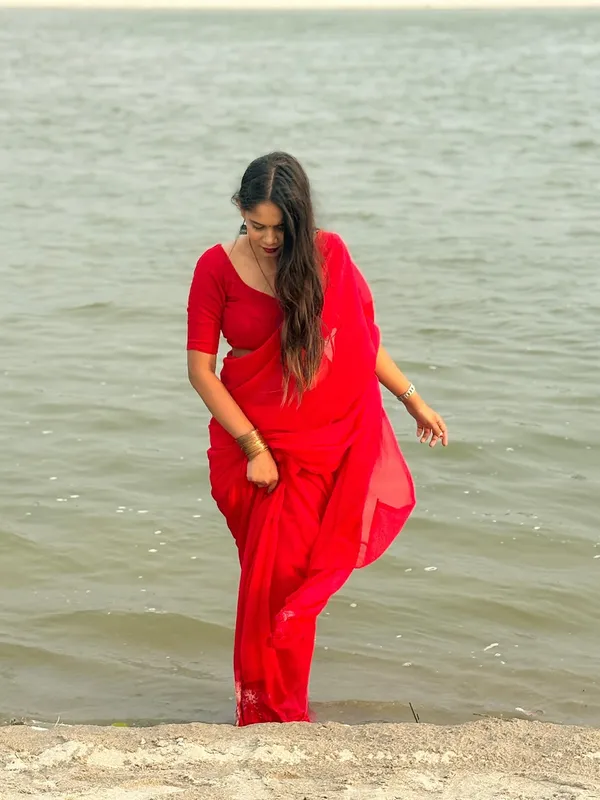 Plain_Dyed_Daily_Wear_Georgette_Saree_With_Unstitched_Blouse_Piece