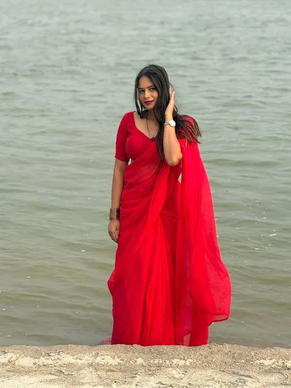 Plain_Dyed_Daily_Wear_Georgette_Saree_With_Unstitched_Blouse_Piece