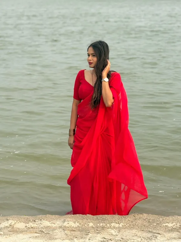 Plain_Dyed_Daily_Wear_Georgette_Saree_With_Unstitched_Blouse_Piece
