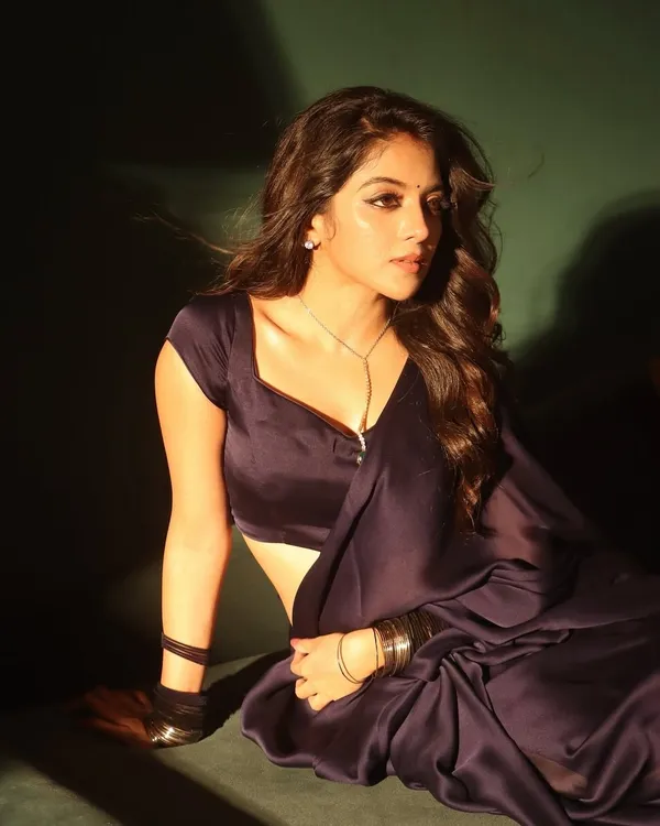 Elegant_Solid_Chiffon_Plain_Dyed_Saree_With_Unstitched_Blouse_Piece
