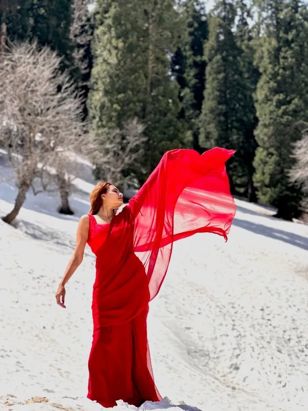 Plain_Dyed_Daily_Wear_Georgette_Saree_With_Unstitched_Blouse_Piece