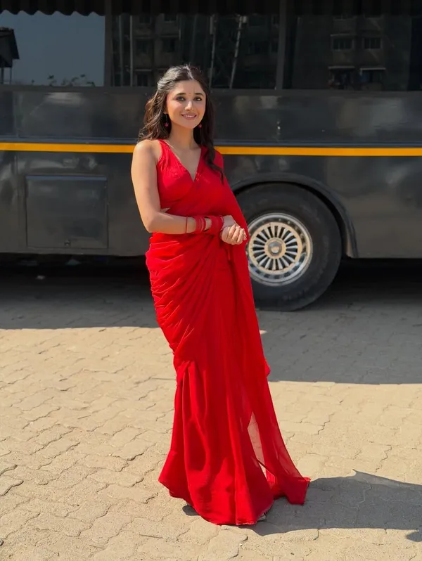Plain_Dyed_Daily_Wear_Georgette_Saree_With_Unstitched_Blouse_Piece