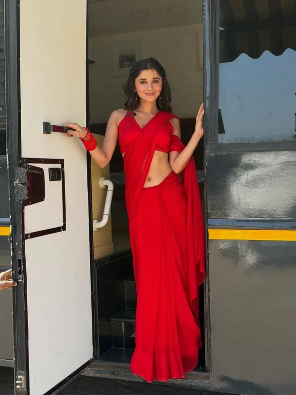 Plain_Dyed_Daily_Wear_Georgette_Saree_With_Unstitched_Blouse_Piece