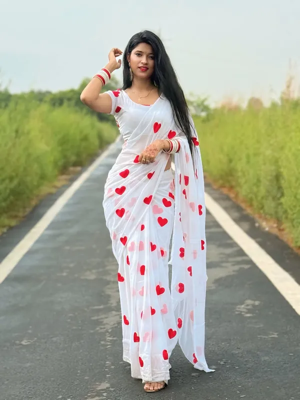 Georgette_embroidered_chiffon_saree_with_blouse_piece