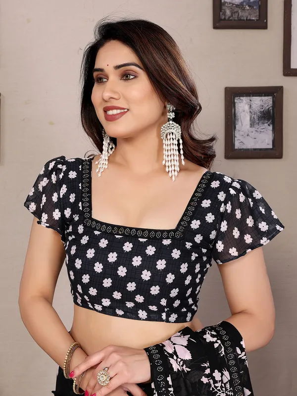 Georgette_Diamond_lace_Border_Saree_With_Unstitched_Blouse_Piece