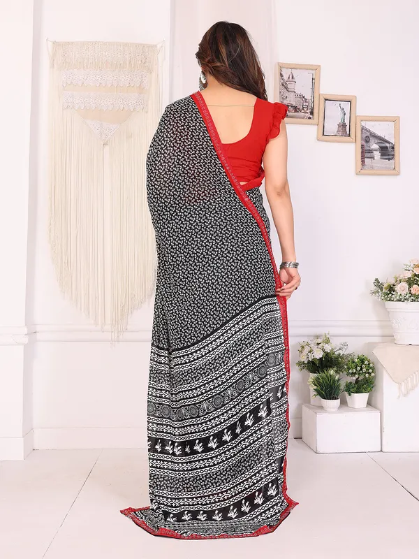 Georgette_Diamond_lace_Border_Saree_With_Unstitched_Blouse_Piece