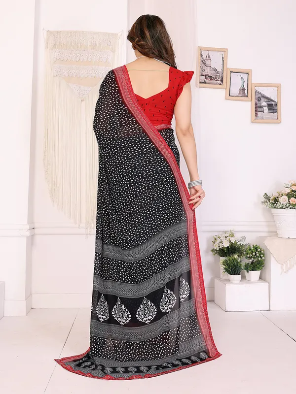 Georgette_Diamond_lace_Border_Saree_With_Unstitched_Blouse_Piece