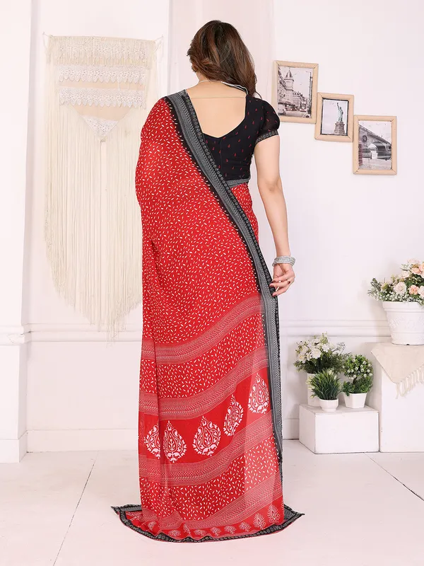 Georgette_Diamond_lace_Border_Saree_With_Unstitched_Blouse_Piece