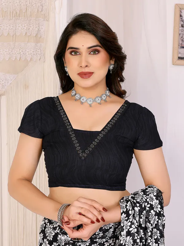 Georgette_Diamond_lace_Border_Saree_With_Unstitched_Blouse_Piece
