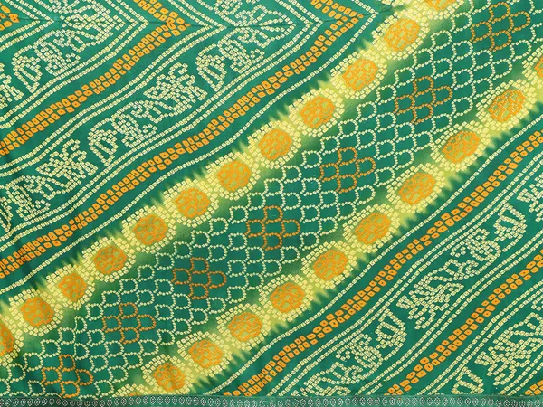 Bandhani_Print_Georgette_Diamond_Lace_Border_Saree_(Green)