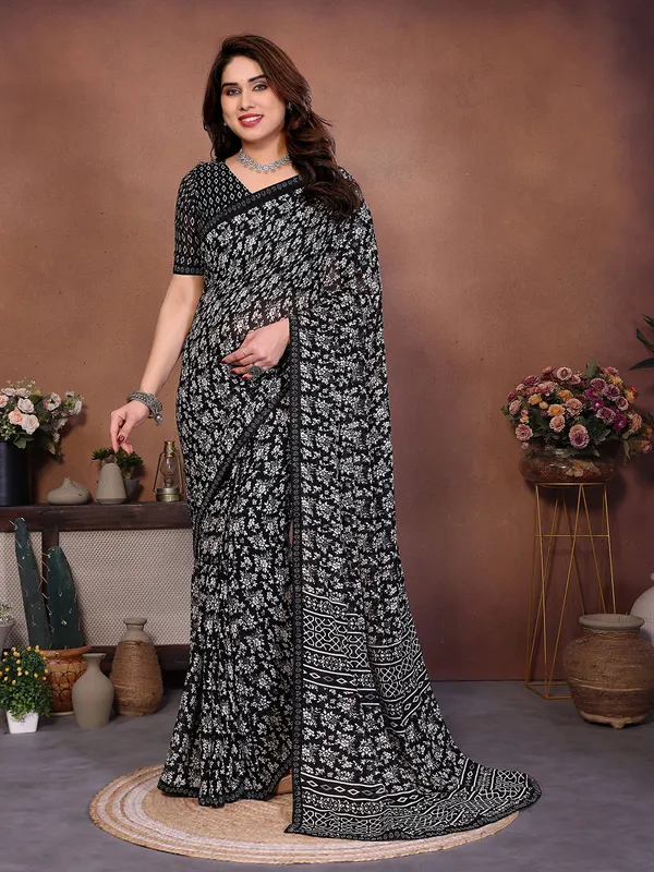 Printed_Lace_Border_Saree_With_UnStitched_Blouse_Piece_(BLACK)