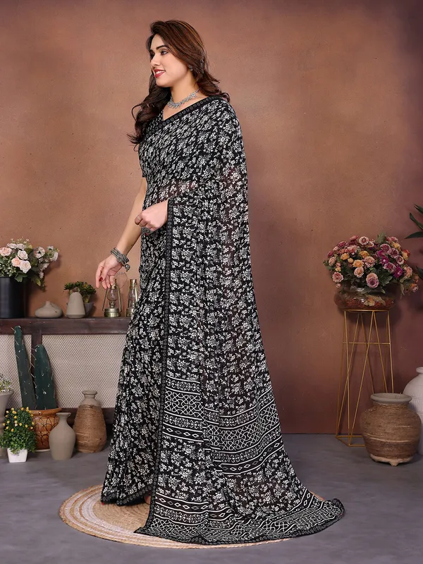 Printed_Lace_Border_Saree_With_UnStitched_Blouse_Piece_(BLACK)