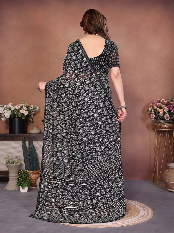 Printed_Lace_Border_Saree_With_UnStitched_Blouse_Piece_(BLACK)