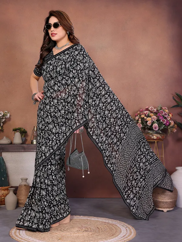 Printed_Lace_Border_Saree_With_UnStitched_Blouse_Piece_(BLACK)