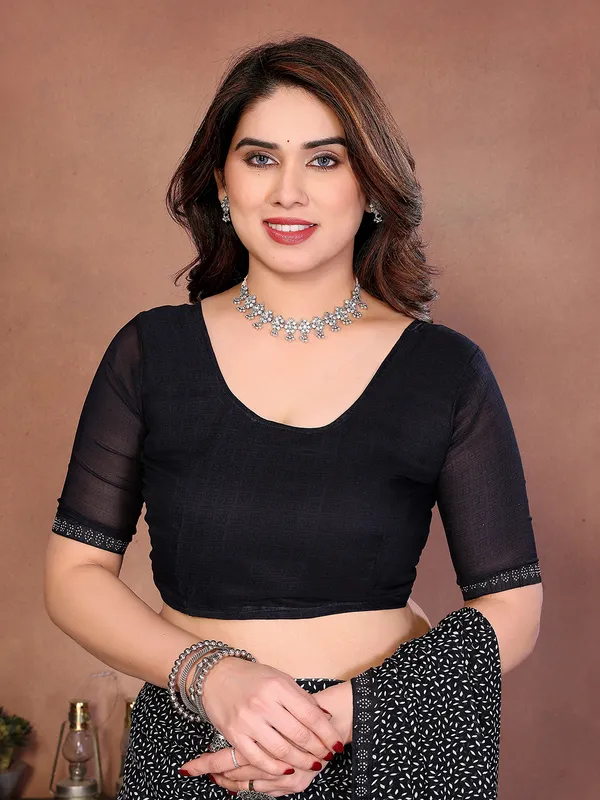 Printed_Lace_Border_Saree_With_UnStitched_Blouse_Piece_(BLACK)
