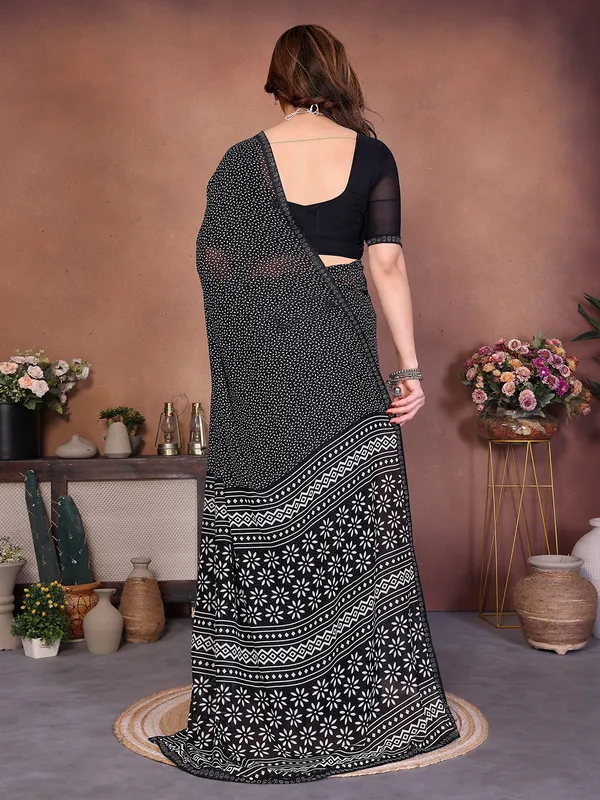 Printed_Lace_Border_Saree_With_UnStitched_Blouse_Piece_(BLACK)