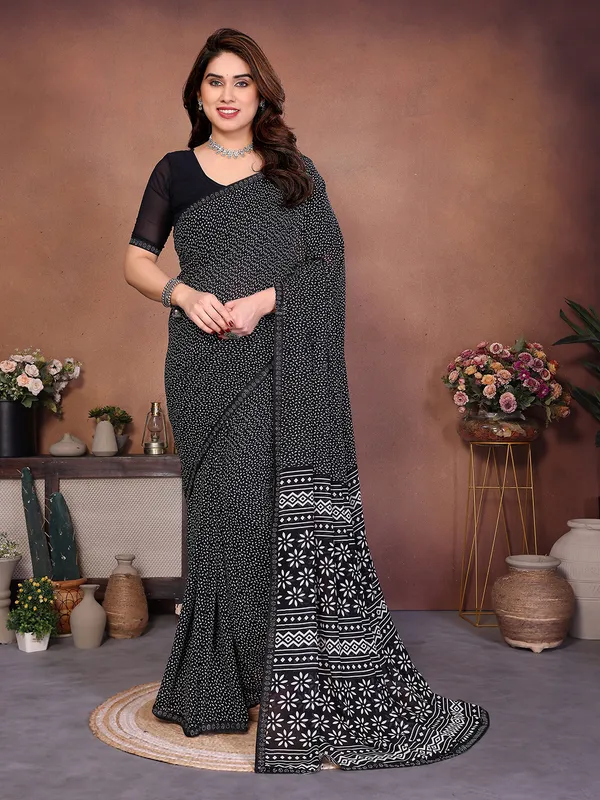 Printed_Lace_Border_Saree_With_UnStitched_Blouse_Piece_(BLACK)
