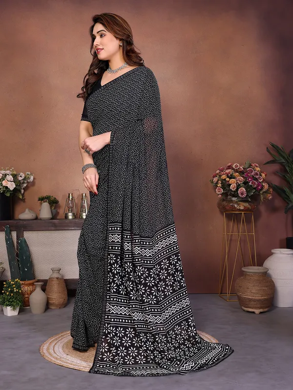 Printed_Lace_Border_Saree_With_UnStitched_Blouse_Piece_(BLACK)