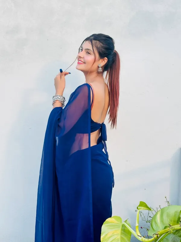 Plain_Dyed_Daily_Wear_Georgette_Saree_With_Unstitched_Blouse_Piece