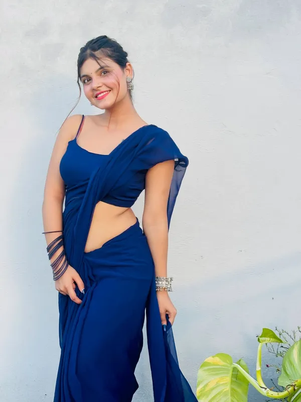 Plain_Dyed_Daily_Wear_Georgette_Saree_With_Unstitched_Blouse_Piece