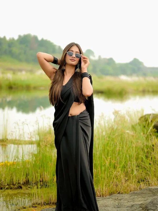 Elegant_Solid_Chiffon_Plain_Dyed_Saree_With_Unstitched_Blouse_Piece