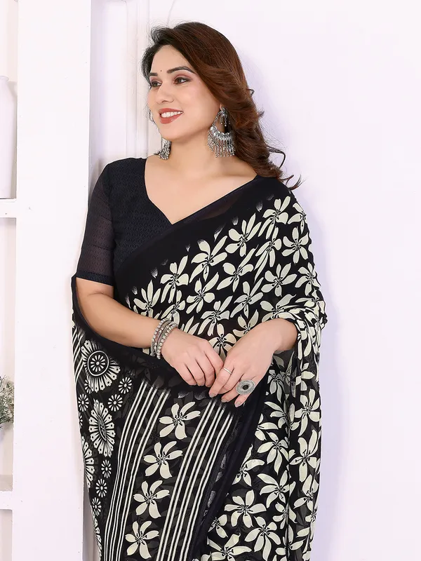 Printed_Georgette_Saree_With_UnStitched_Blouse_Piece_(BLACK)