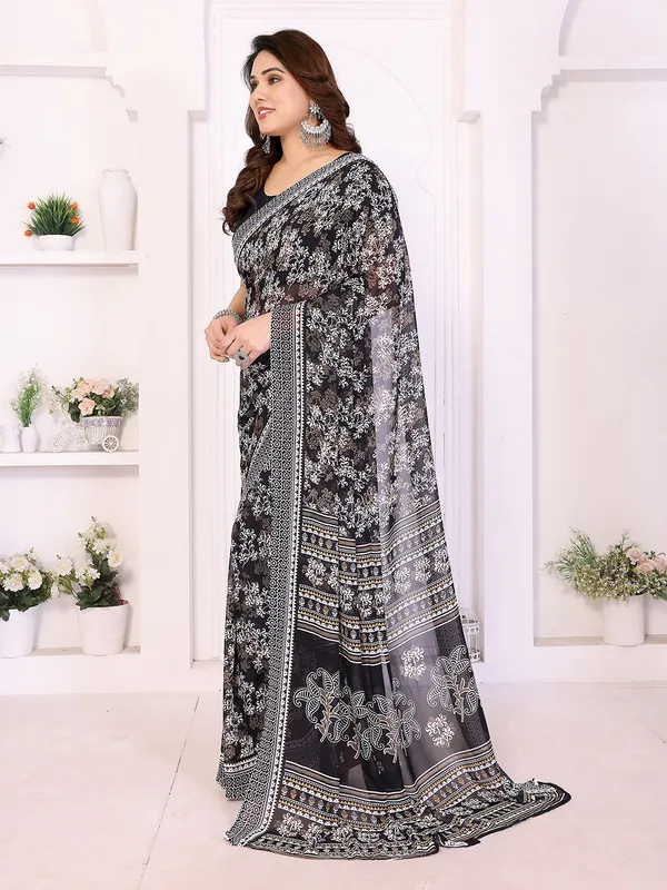 Printed_Georgette_Saree_With_UnStitched_Blouse_Piece_(BLACK)