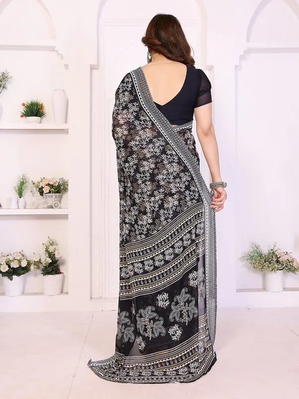 Printed_Georgette_Saree_With_UnStitched_Blouse_Piece_(BLACK)