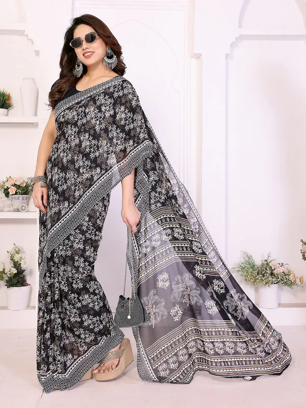 Printed_Georgette_Saree_With_UnStitched_Blouse_Piece_(BLACK)